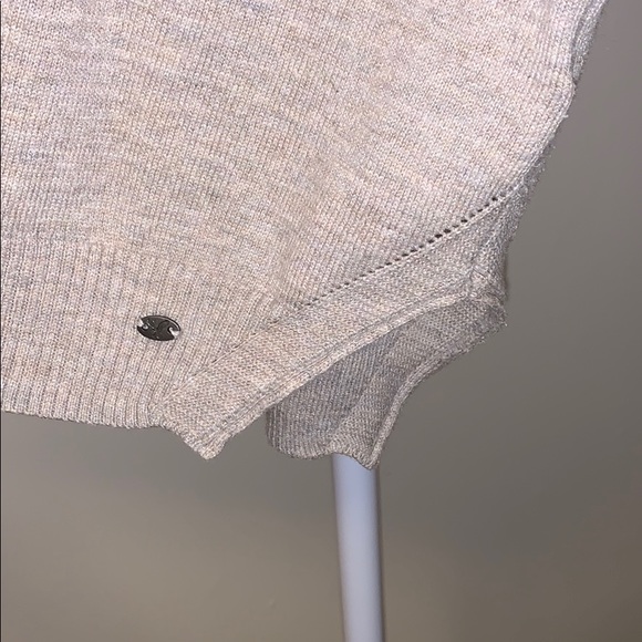 Long sleeve v-neck sweater - Picture 2 of 4